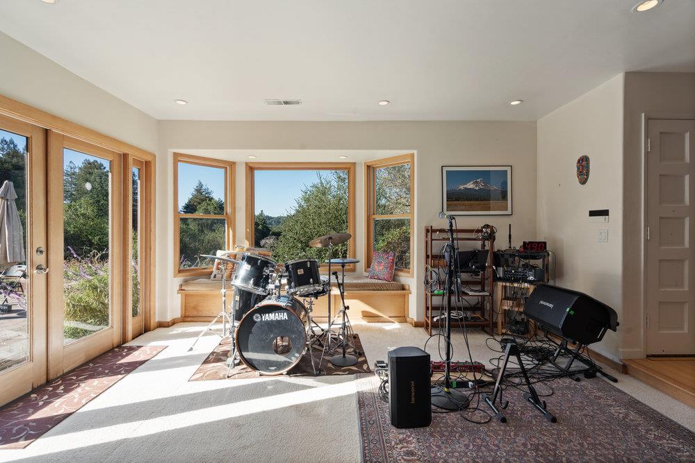 Detail Gallery Image 7 of 29 For 4760 Soquel Creek Rd, Soquel,  CA 95073 - 4 Beds | 2/1 Baths