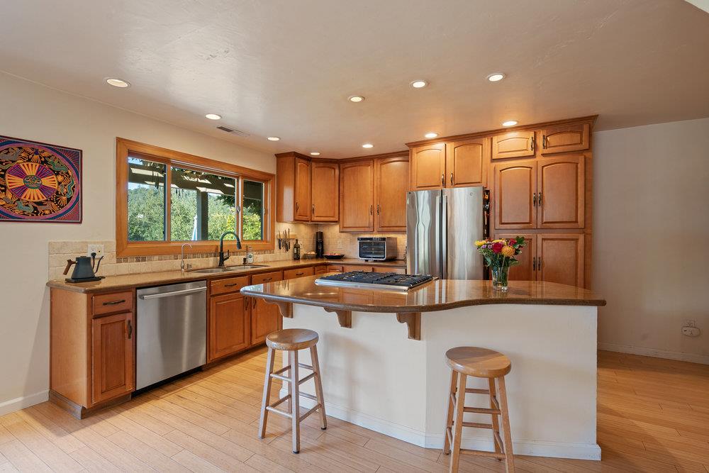Detail Gallery Image 9 of 29 For 4760 Soquel Creek Rd, Soquel,  CA 95073 - 4 Beds | 2/1 Baths