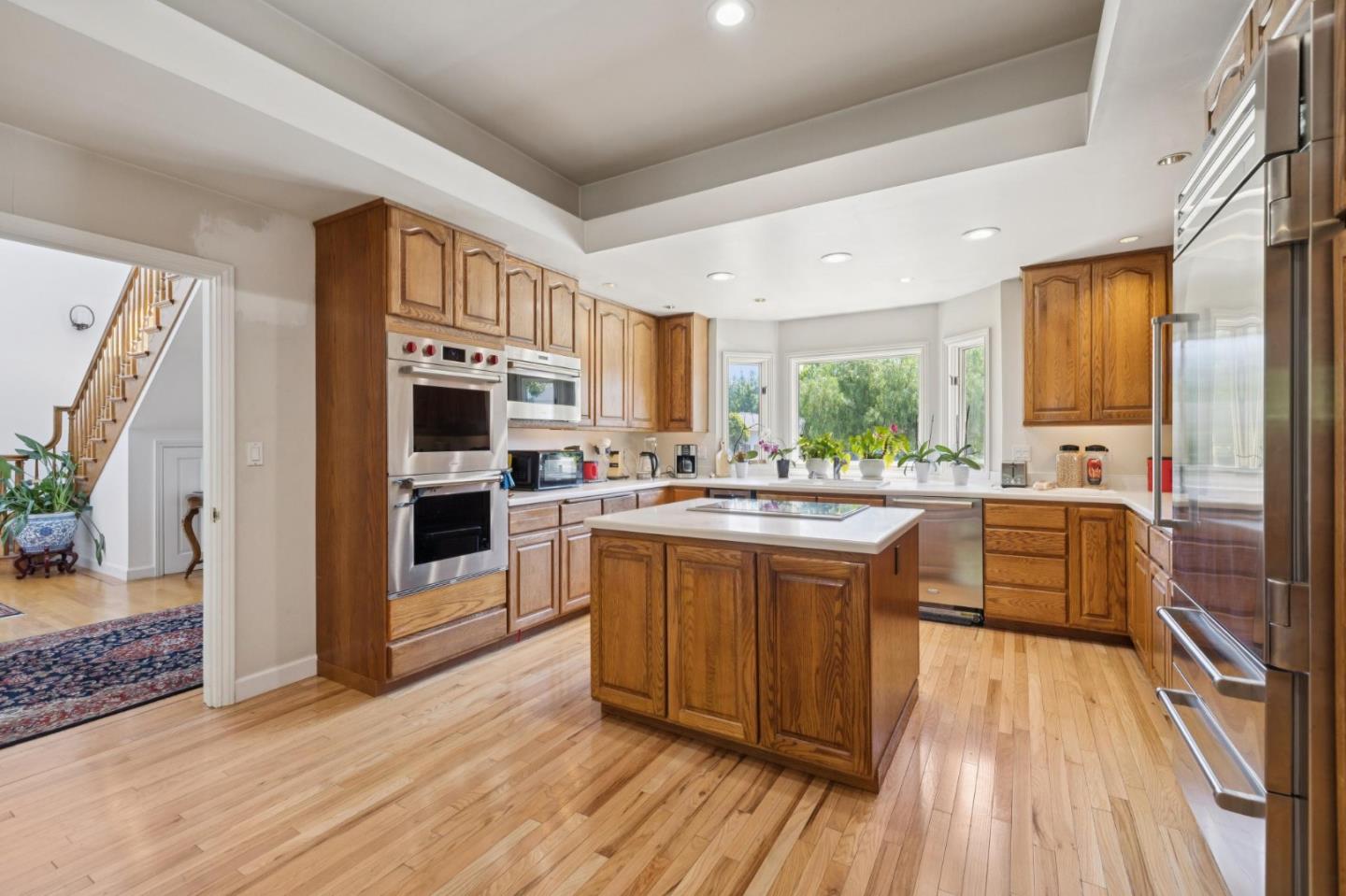 Detail Gallery Image 6 of 9 For 10 Cheryl Pl, Menlo Park,  CA 94025 - 5 Beds | 3/1 Baths