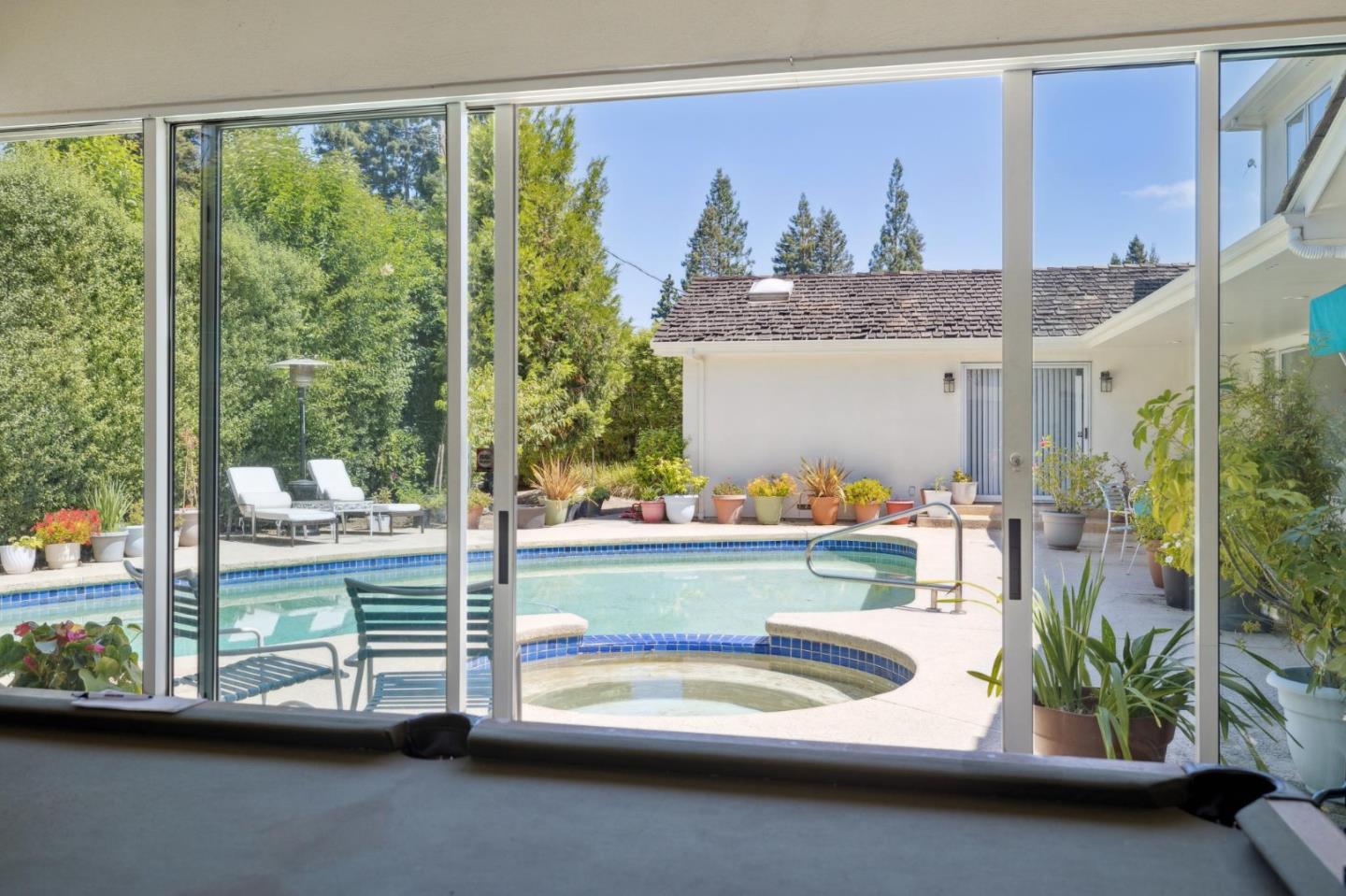 Detail Gallery Image 7 of 9 For 10 Cheryl Pl, Menlo Park,  CA 94025 - 5 Beds | 3/1 Baths
