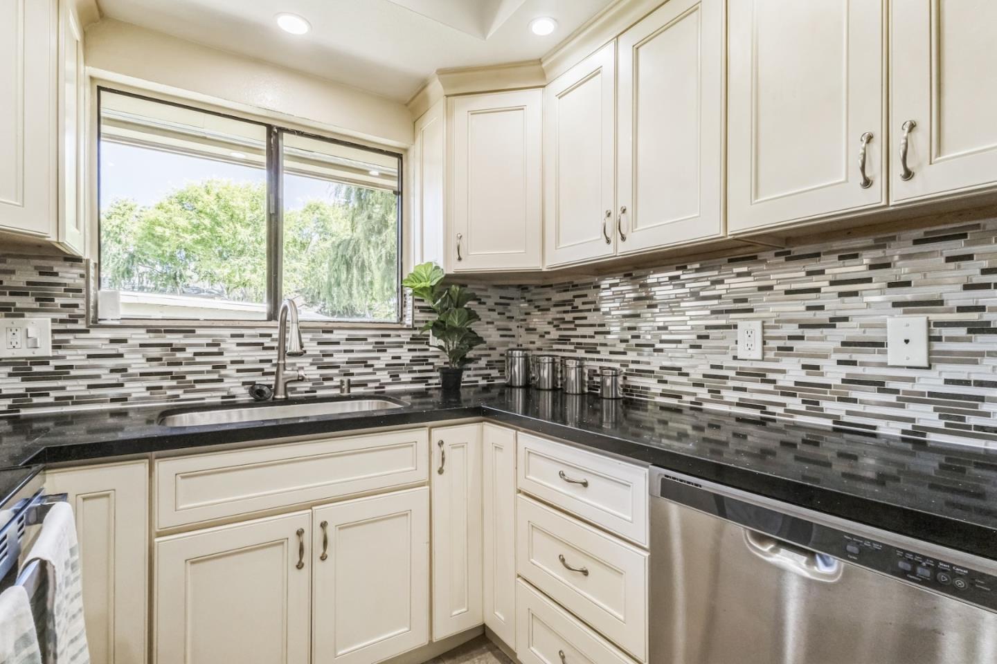 Detail Gallery Image 10 of 40 For 1191 N Abbott Ave, Milpitas,  CA 95035 - 2 Beds | 1 Baths
