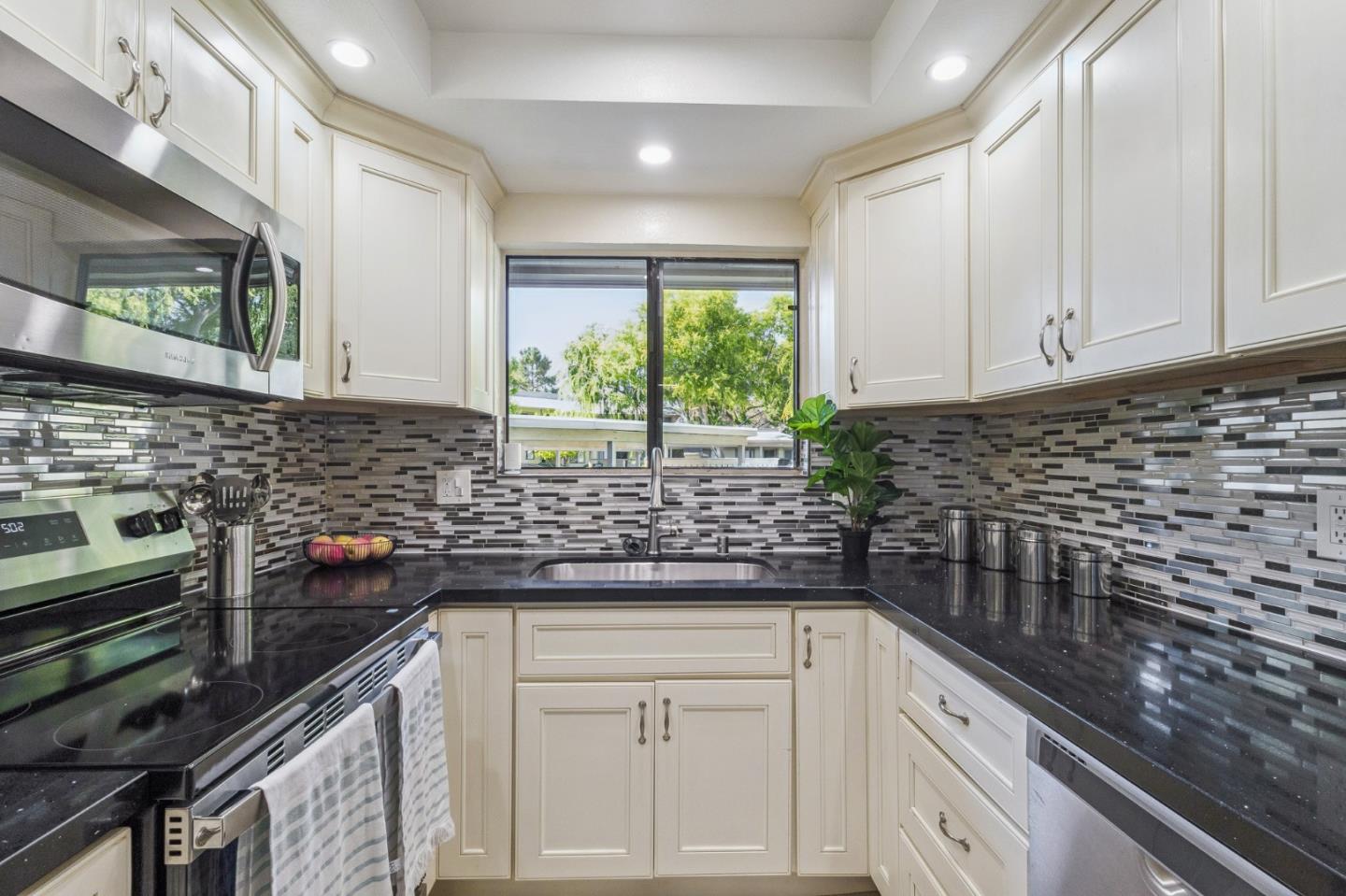 Detail Gallery Image 8 of 40 For 1191 N Abbott Ave, Milpitas,  CA 95035 - 2 Beds | 1 Baths
