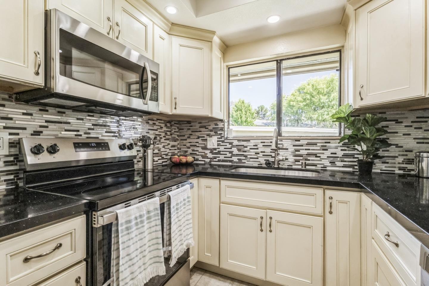 Detail Gallery Image 9 of 40 For 1191 N Abbott Ave, Milpitas,  CA 95035 - 2 Beds | 1 Baths