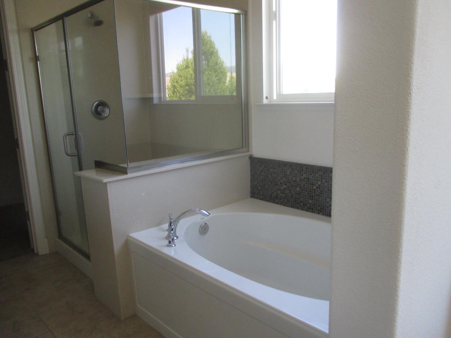 Detail Gallery Image 11 of 27 For 381 Windsong Way, Gilroy,  CA 95020 - 4 Beds | 2/1 Baths