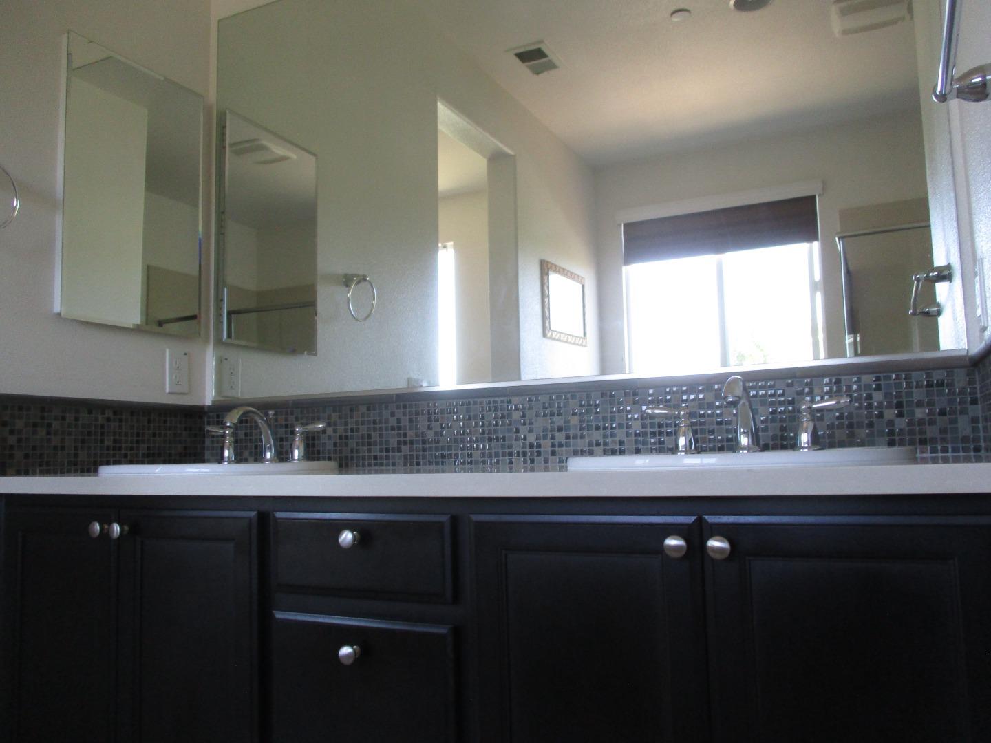 Detail Gallery Image 12 of 27 For 381 Windsong Way, Gilroy,  CA 95020 - 4 Beds | 2/1 Baths