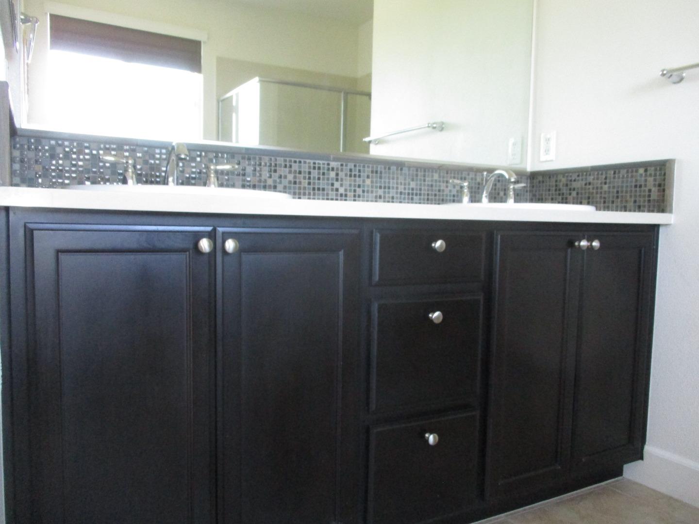 Detail Gallery Image 13 of 27 For 381 Windsong Way, Gilroy,  CA 95020 - 4 Beds | 2/1 Baths