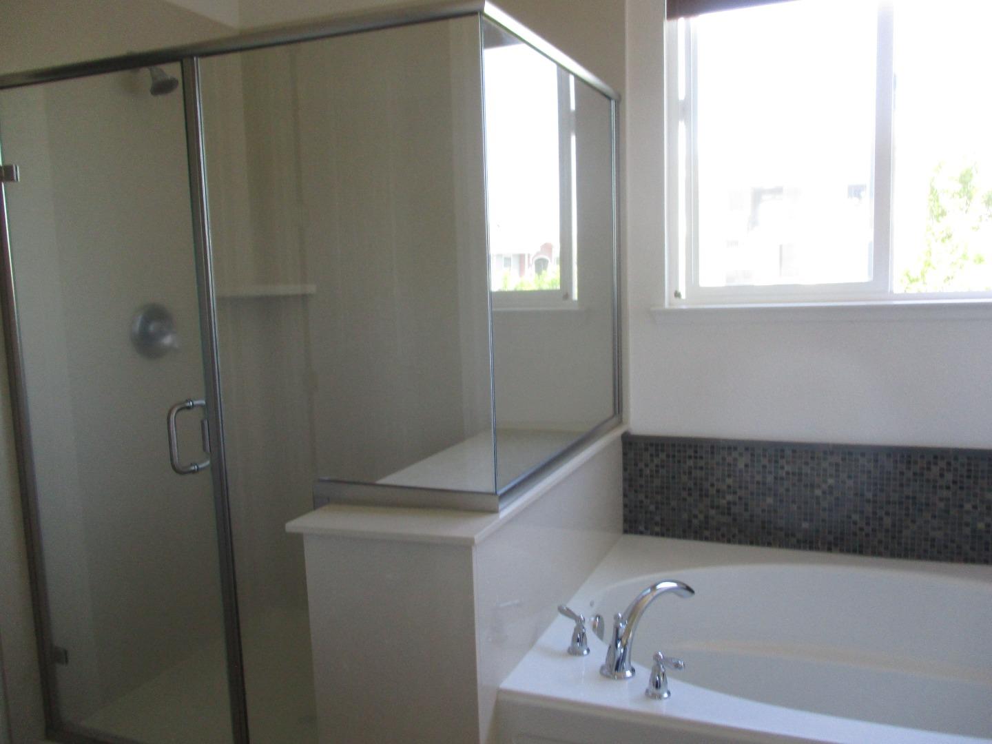 Detail Gallery Image 14 of 27 For 381 Windsong Way, Gilroy,  CA 95020 - 4 Beds | 2/1 Baths