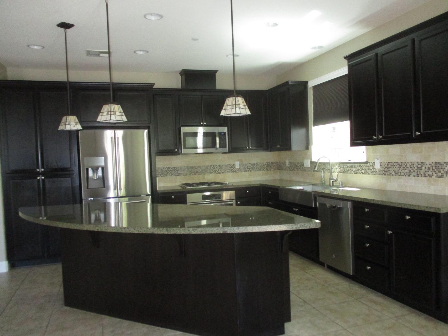 Detail Gallery Image 6 of 27 For 381 Windsong Way, Gilroy,  CA 95020 - 4 Beds | 2/1 Baths