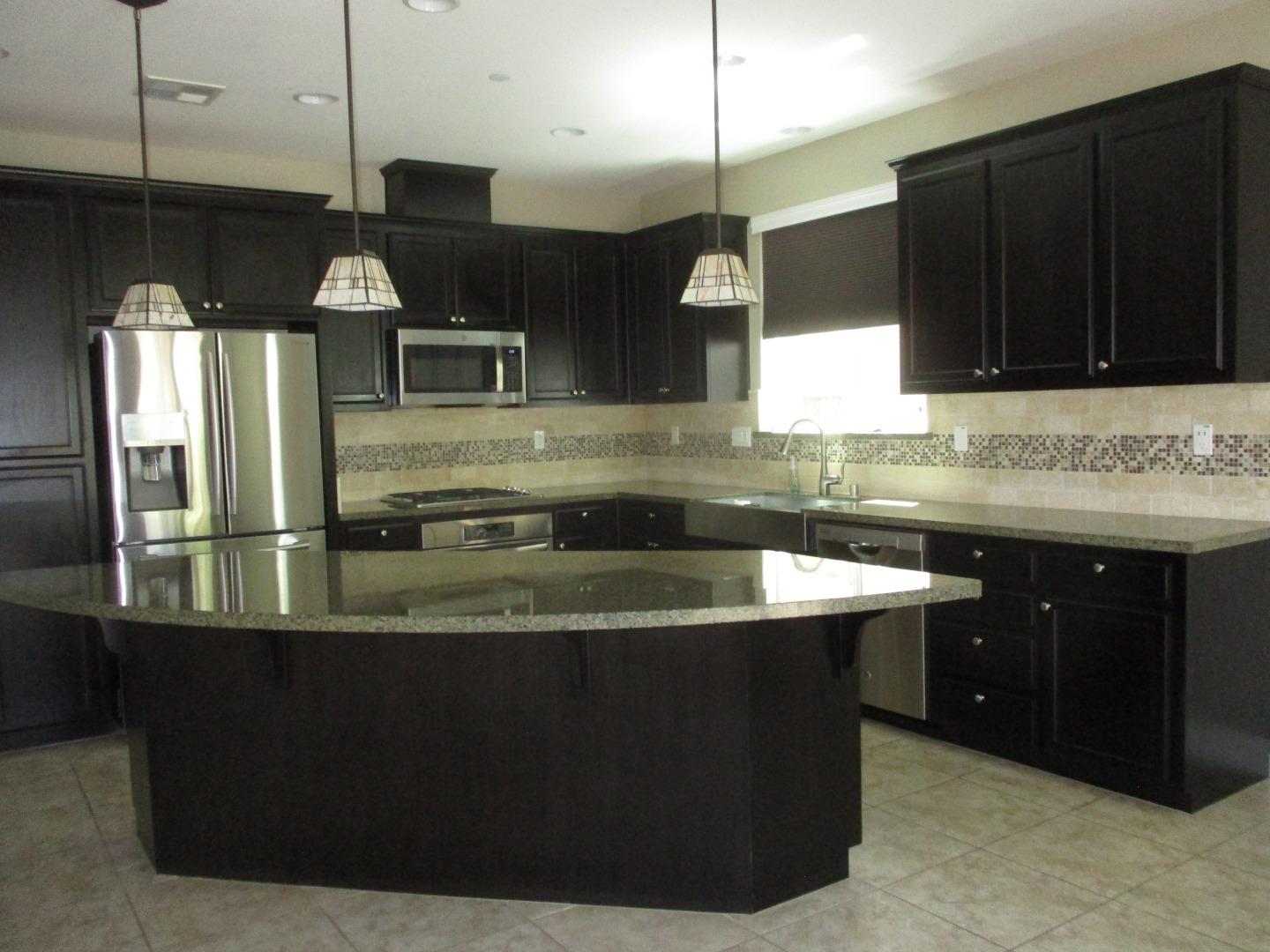 Detail Gallery Image 7 of 27 For 381 Windsong Way, Gilroy,  CA 95020 - 4 Beds | 2/1 Baths