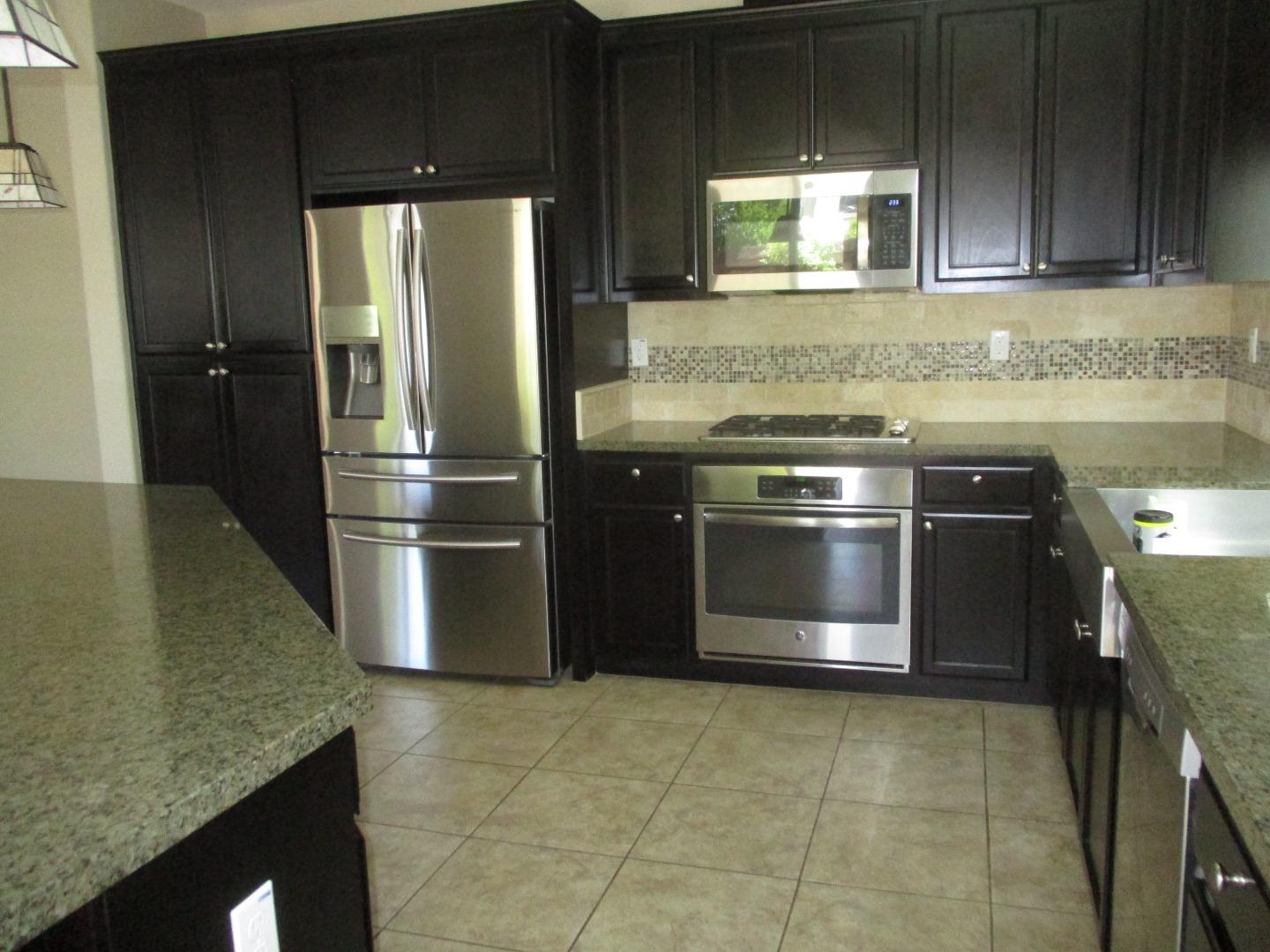 Detail Gallery Image 8 of 27 For 381 Windsong Way, Gilroy,  CA 95020 - 4 Beds | 2/1 Baths