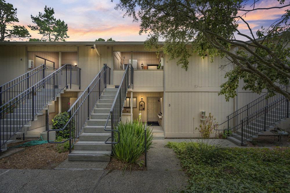 Detail Gallery Image 2 of 36 For 250 Forest Ridge Rd #5,  Monterey,  CA 93940 - 2 Beds | 2 Baths