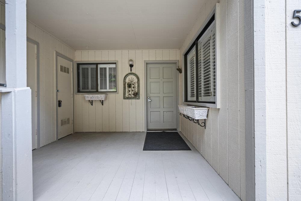 Detail Gallery Image 4 of 36 For 250 Forest Ridge Rd #5,  Monterey,  CA 93940 - 2 Beds | 2 Baths