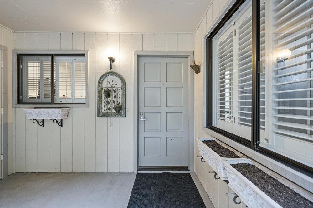Detail Gallery Image 5 of 36 For 250 Forest Ridge Rd #5,  Monterey,  CA 93940 - 2 Beds | 2 Baths