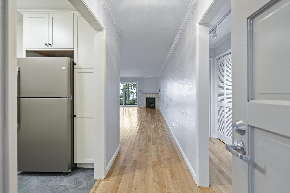Detail Gallery Image 6 of 36 For 250 Forest Ridge Rd #5,  Monterey,  CA 93940 - 2 Beds | 2 Baths