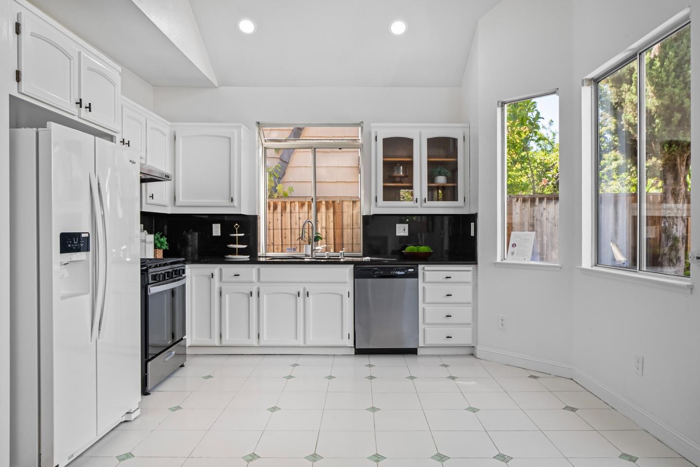 Detail Gallery Image 18 of 44 For 1274 Notting Hill Dr, San Jose,  CA 95131 - 3 Beds | 2/1 Baths