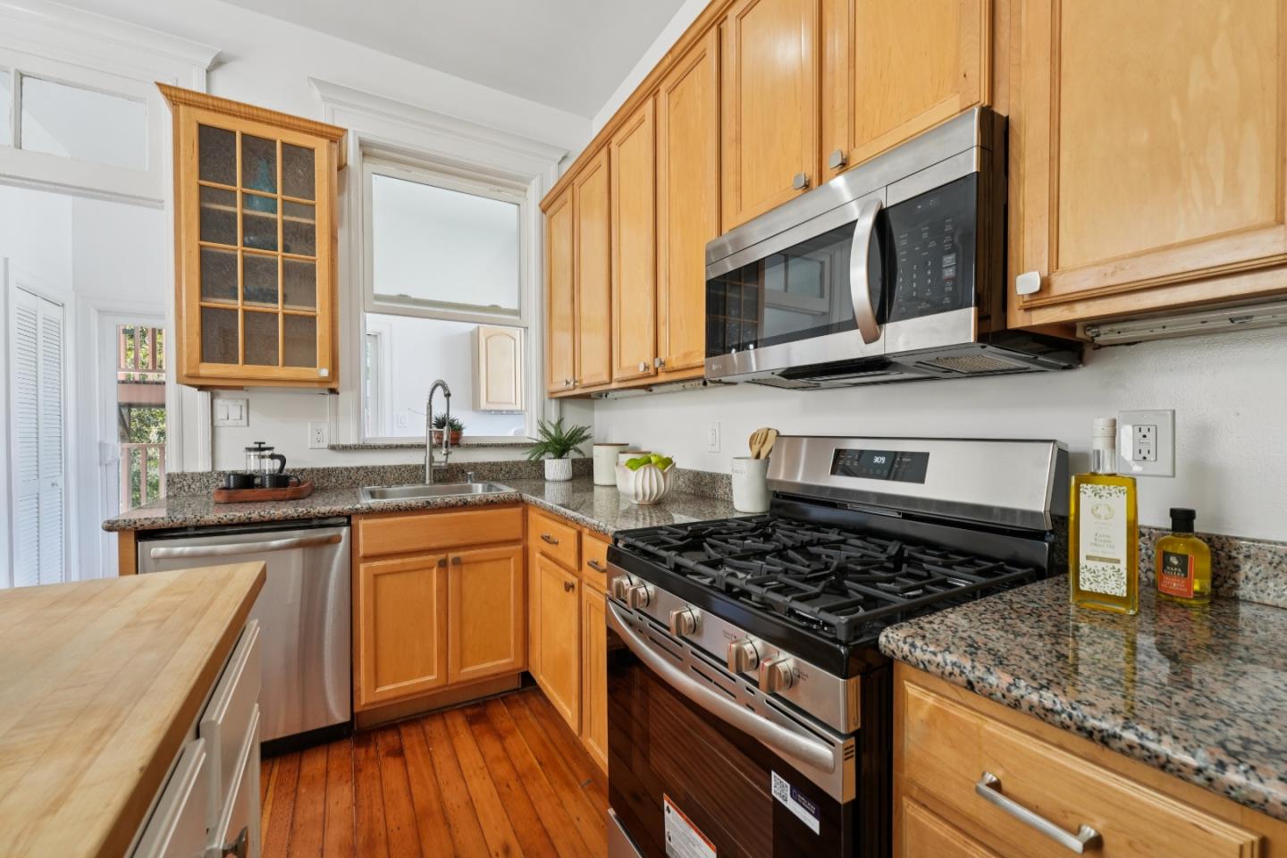 Detail Gallery Image 29 of 59 For 1212 Alabama St, San Francisco,  CA 94110 - 3 Beds | 1/1 Baths