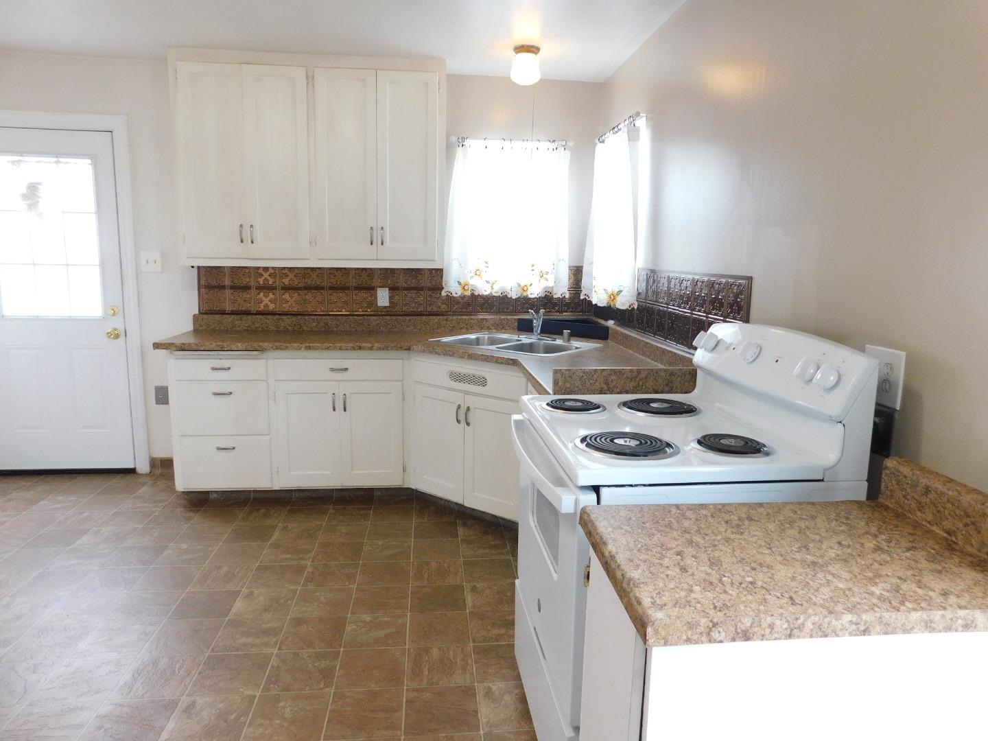 Detail Gallery Image 5 of 10 For 313 Paul Ave, Salinas,  CA 93906 - 2 Beds | 1 Baths