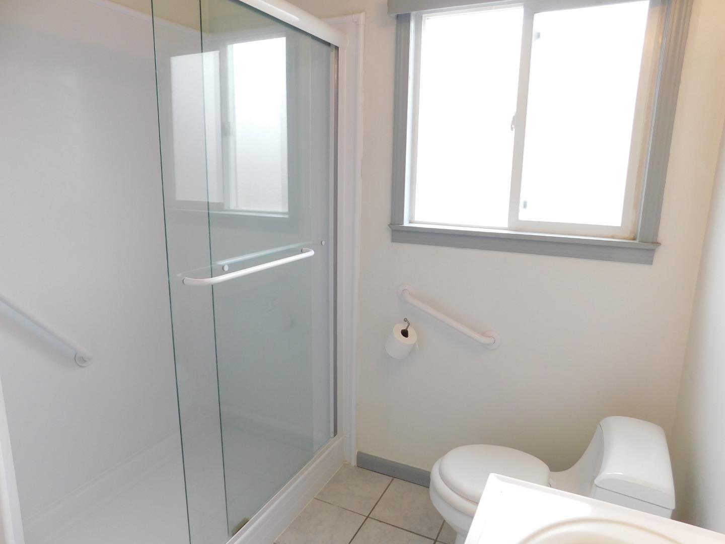 Detail Gallery Image 6 of 10 For 313 Paul Ave, Salinas,  CA 93906 - 2 Beds | 1 Baths