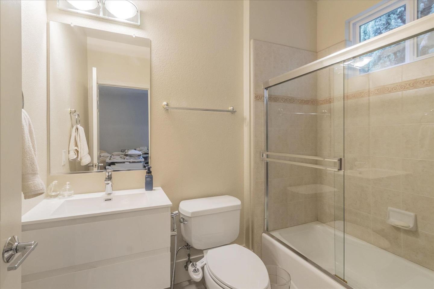 Detail Gallery Image 10 of 10 For 22287 Stevens Creek Blvd #B,  Cupertino,  CA 95014 - 1 Beds | 1 Baths