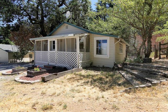 Detail Gallery Image 1 of 14 For 24766 Skyland Rd, Los Gatos,  CA 95033 - 2 Beds | 1 Baths