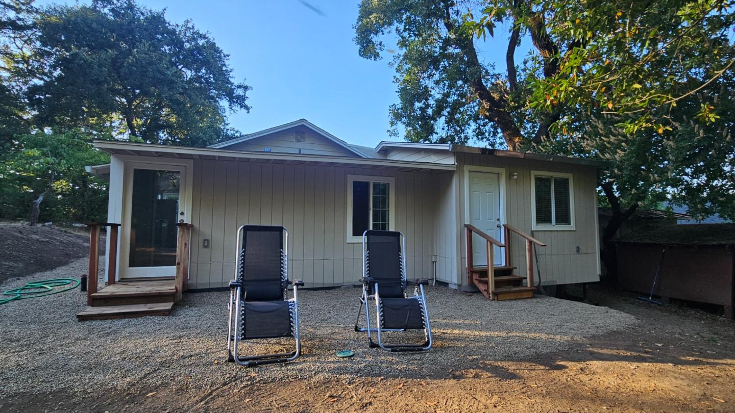 Detail Gallery Image 2 of 14 For 24766 Skyland Rd, Los Gatos,  CA 95033 - 2 Beds | 1 Baths
