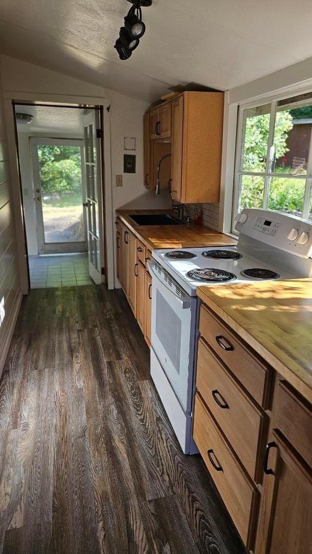 Detail Gallery Image 5 of 14 For 24766 Skyland Rd, Los Gatos,  CA 95033 - 2 Beds | 1 Baths