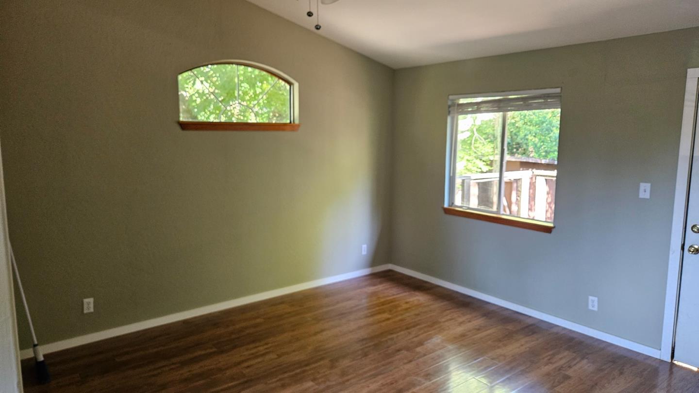 Detail Gallery Image 9 of 14 For 24766 Skyland Rd, Los Gatos,  CA 95033 - 2 Beds | 1 Baths