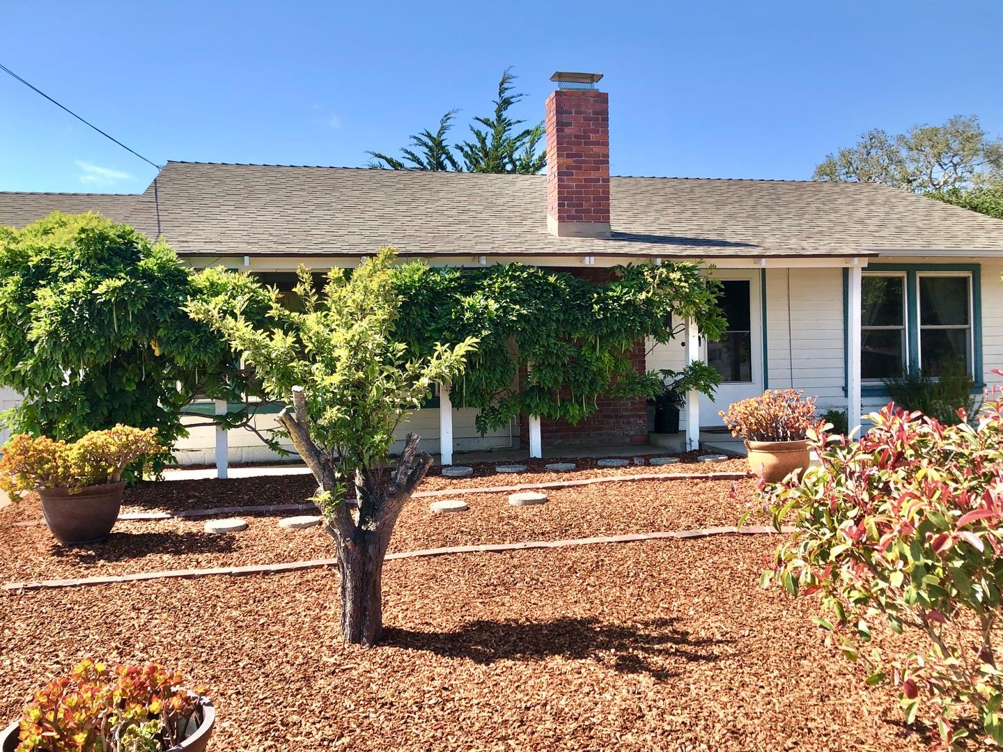Detail Gallery Image 3 of 22 For 17 Saucito Ave, Del Rey Oaks,  CA 93940 - 3 Beds | 1/1 Baths