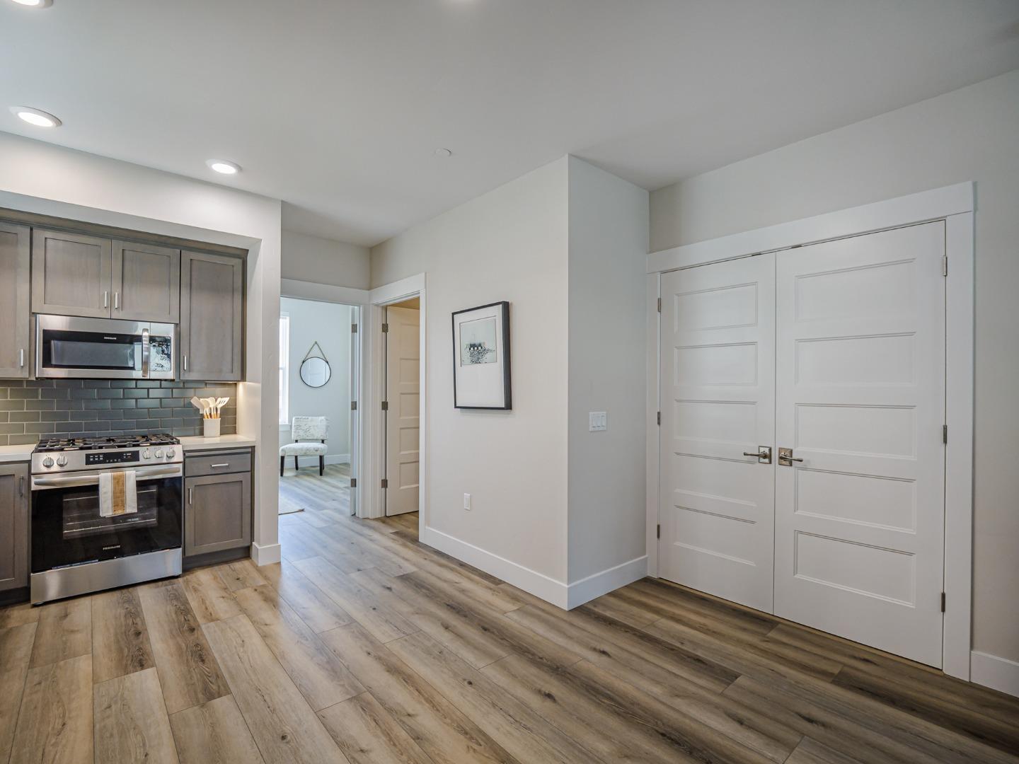 Detail Gallery Image 8 of 31 For 136 Aptos Village Way #1,  Aptos,  CA 95003 - 2 Beds | 2 Baths