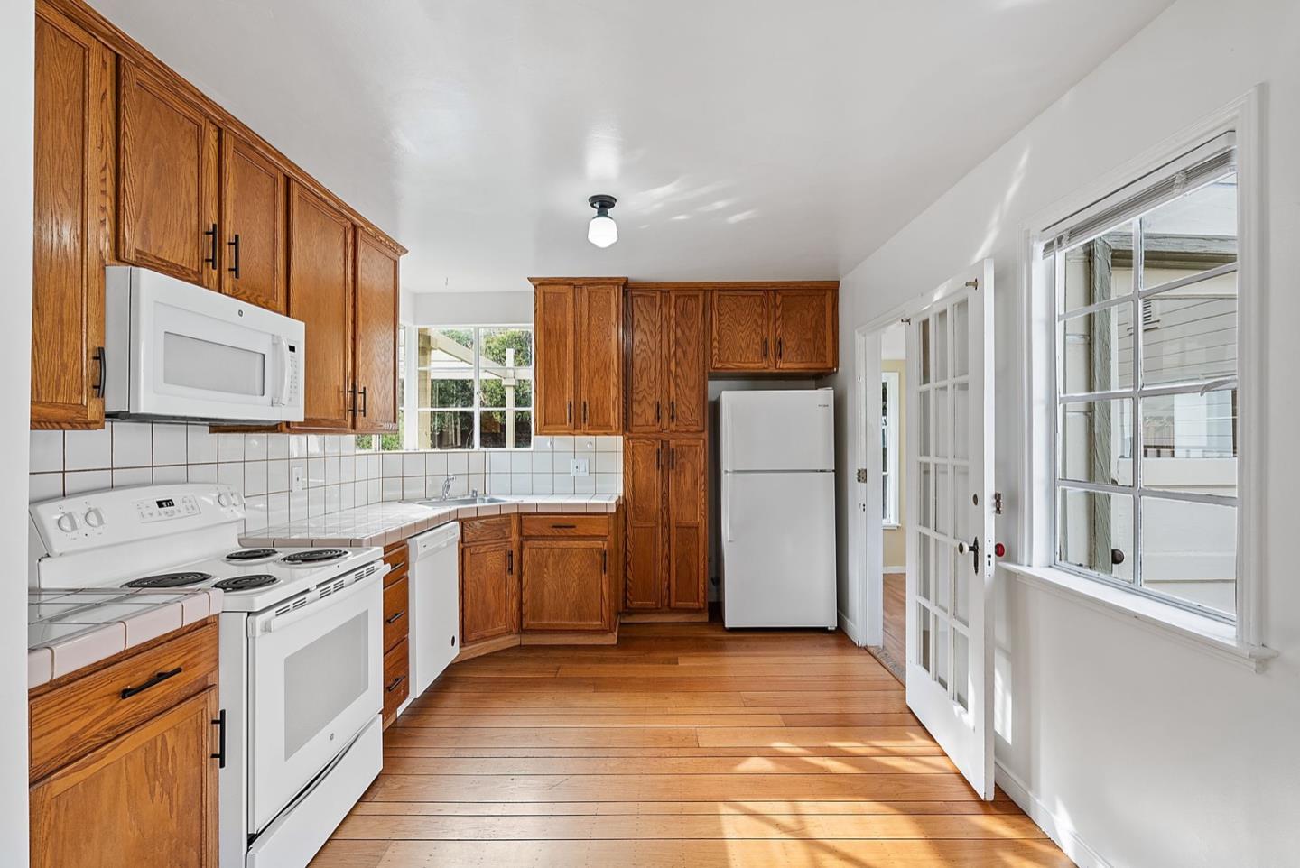 Detail Gallery Image 10 of 29 For 301 22nd Ave, San Mateo,  CA 94403 - 3 Beds | 2 Baths