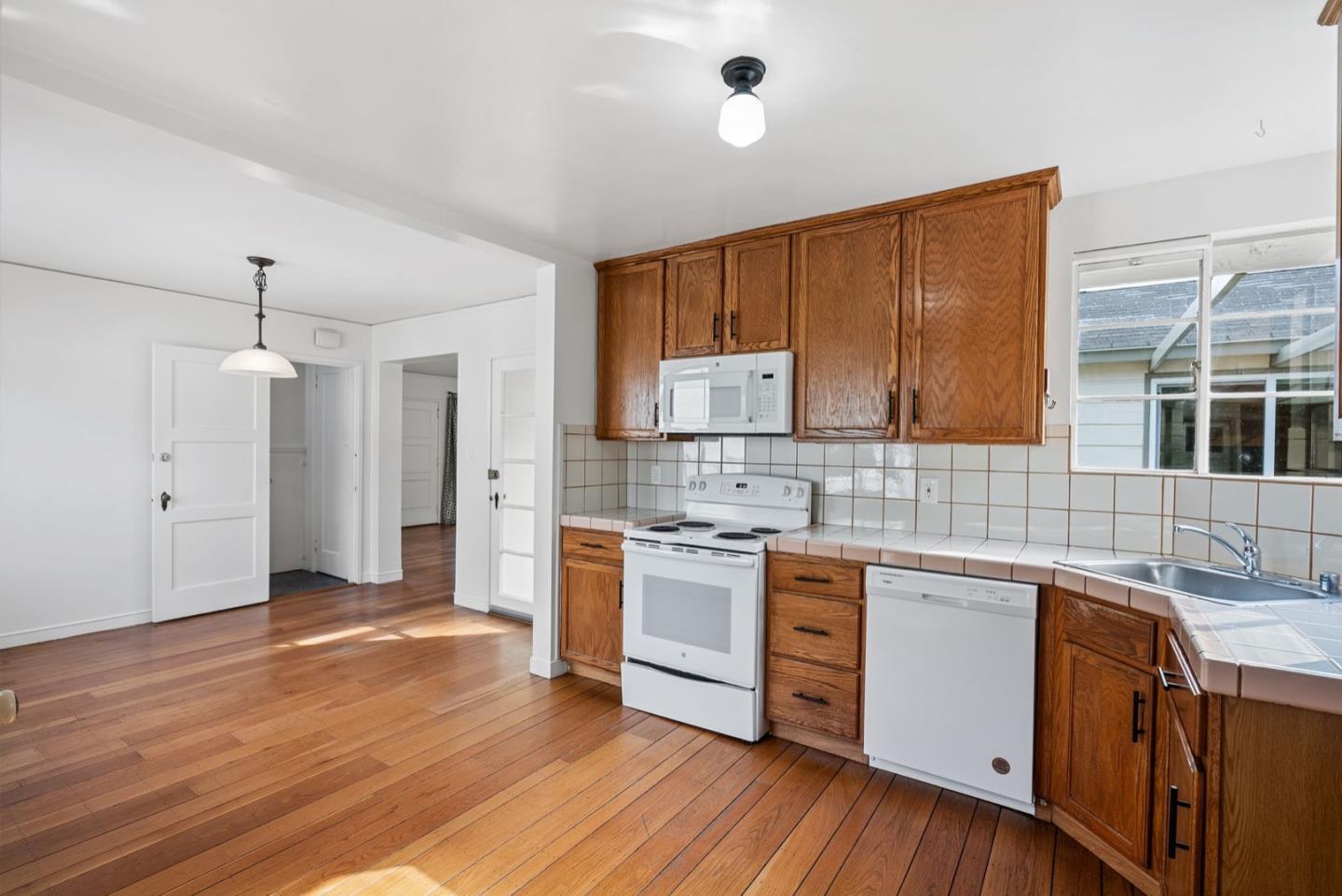 Detail Gallery Image 11 of 29 For 301 22nd Ave, San Mateo,  CA 94403 - 3 Beds | 2 Baths