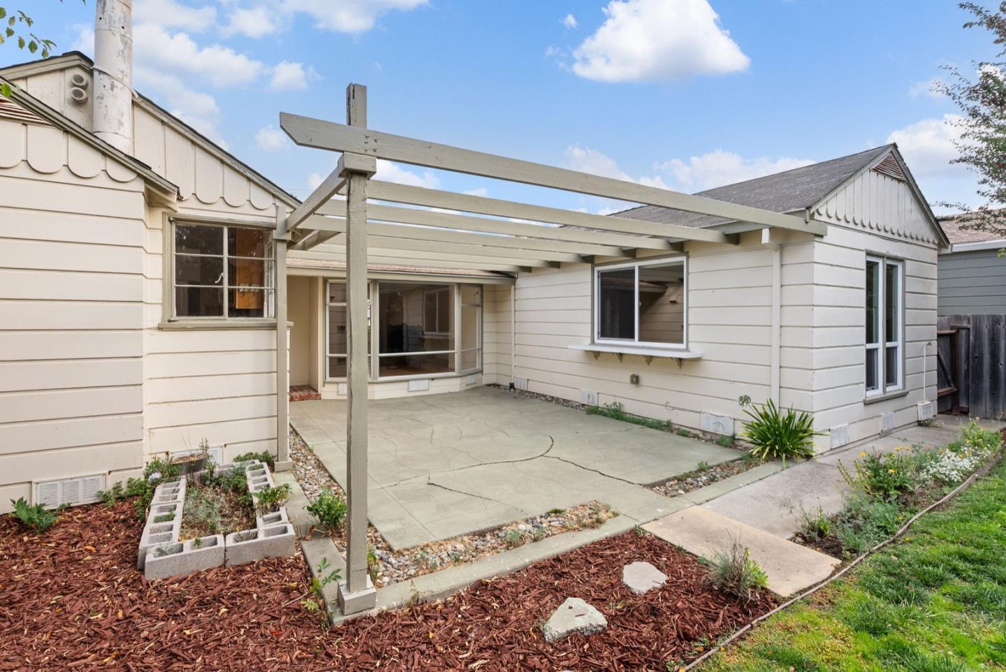 Detail Gallery Image 26 of 29 For 301 22nd Ave, San Mateo,  CA 94403 - 3 Beds | 2 Baths