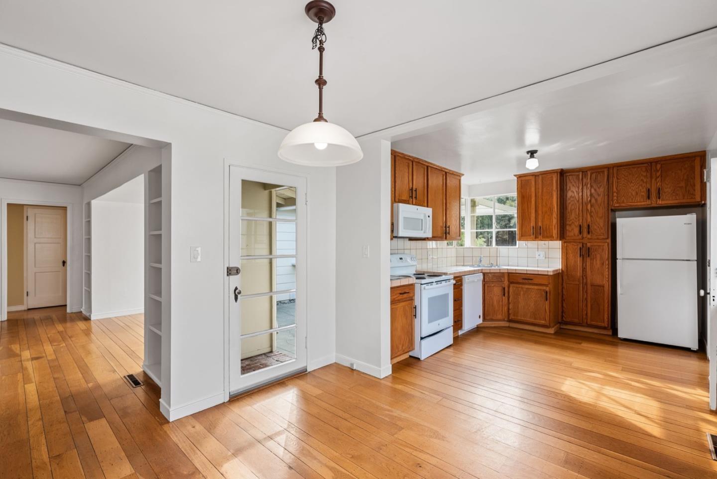 Detail Gallery Image 9 of 29 For 301 22nd Ave, San Mateo,  CA 94403 - 3 Beds | 2 Baths