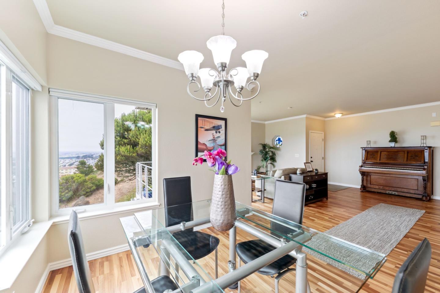 Detail Gallery Image 10 of 35 For 323 Green Ridge Dr #3,  Daly City,  CA 94014 - 3 Beds | 2/1 Baths