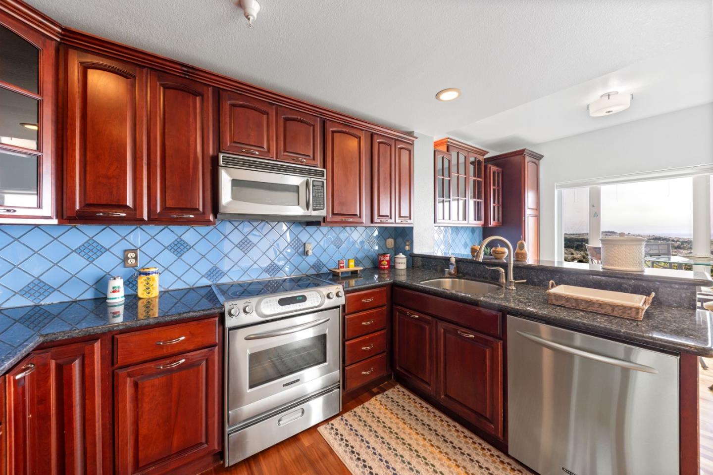 Detail Gallery Image 13 of 35 For 323 Green Ridge Dr #3,  Daly City,  CA 94014 - 3 Beds | 2/1 Baths
