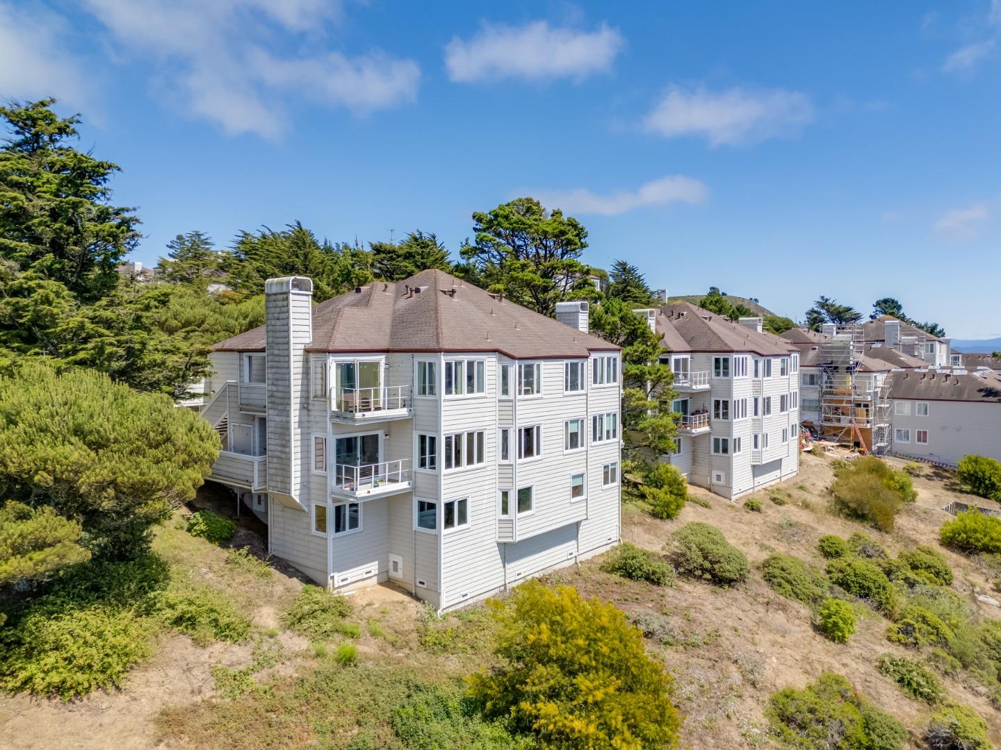 Detail Gallery Image 2 of 35 For 323 Green Ridge Dr #3,  Daly City,  CA 94014 - 3 Beds | 2/1 Baths