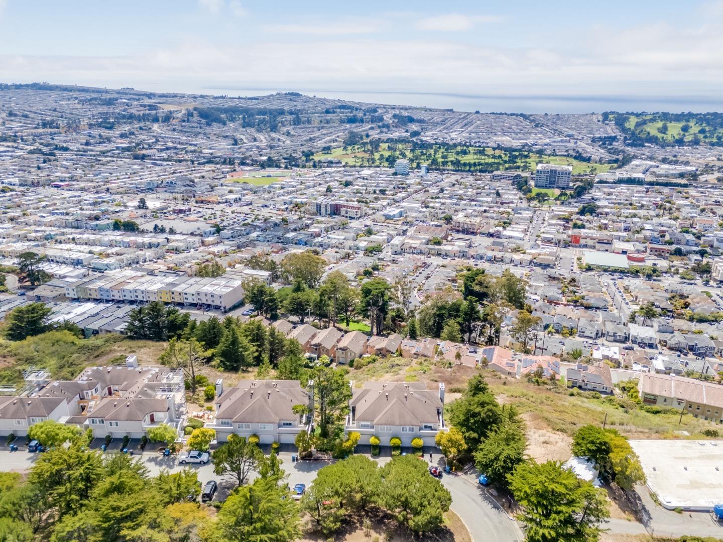 Detail Gallery Image 33 of 35 For 323 Green Ridge Dr #3,  Daly City,  CA 94014 - 3 Beds | 2/1 Baths