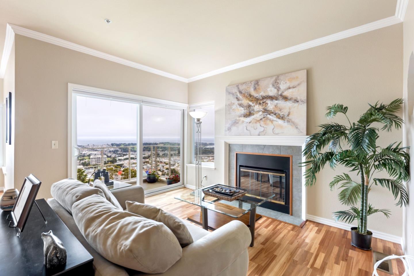 Detail Gallery Image 5 of 35 For 323 Green Ridge Dr #3,  Daly City,  CA 94014 - 3 Beds | 2/1 Baths