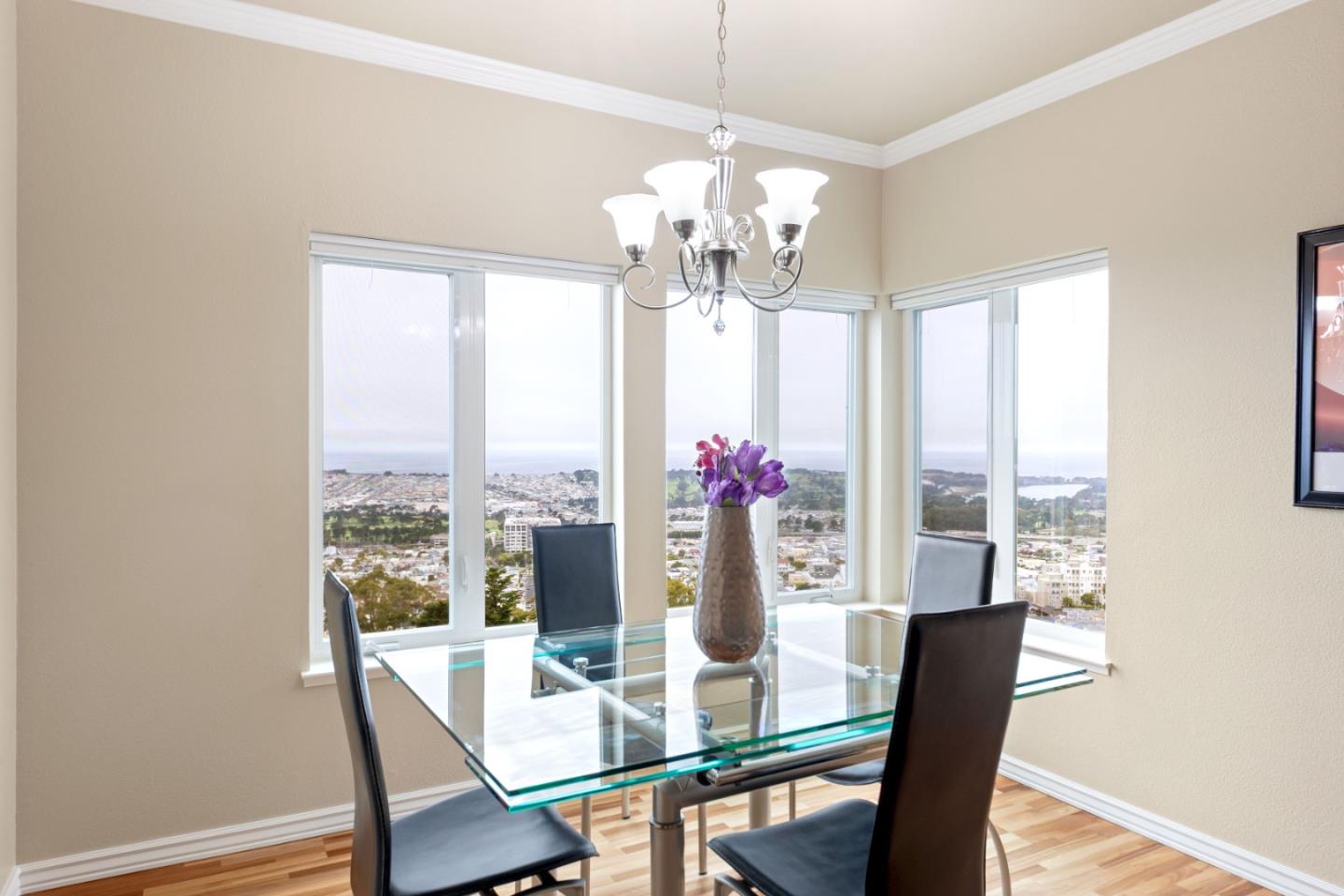 Detail Gallery Image 8 of 35 For 323 Green Ridge Dr #3,  Daly City,  CA 94014 - 3 Beds | 2/1 Baths