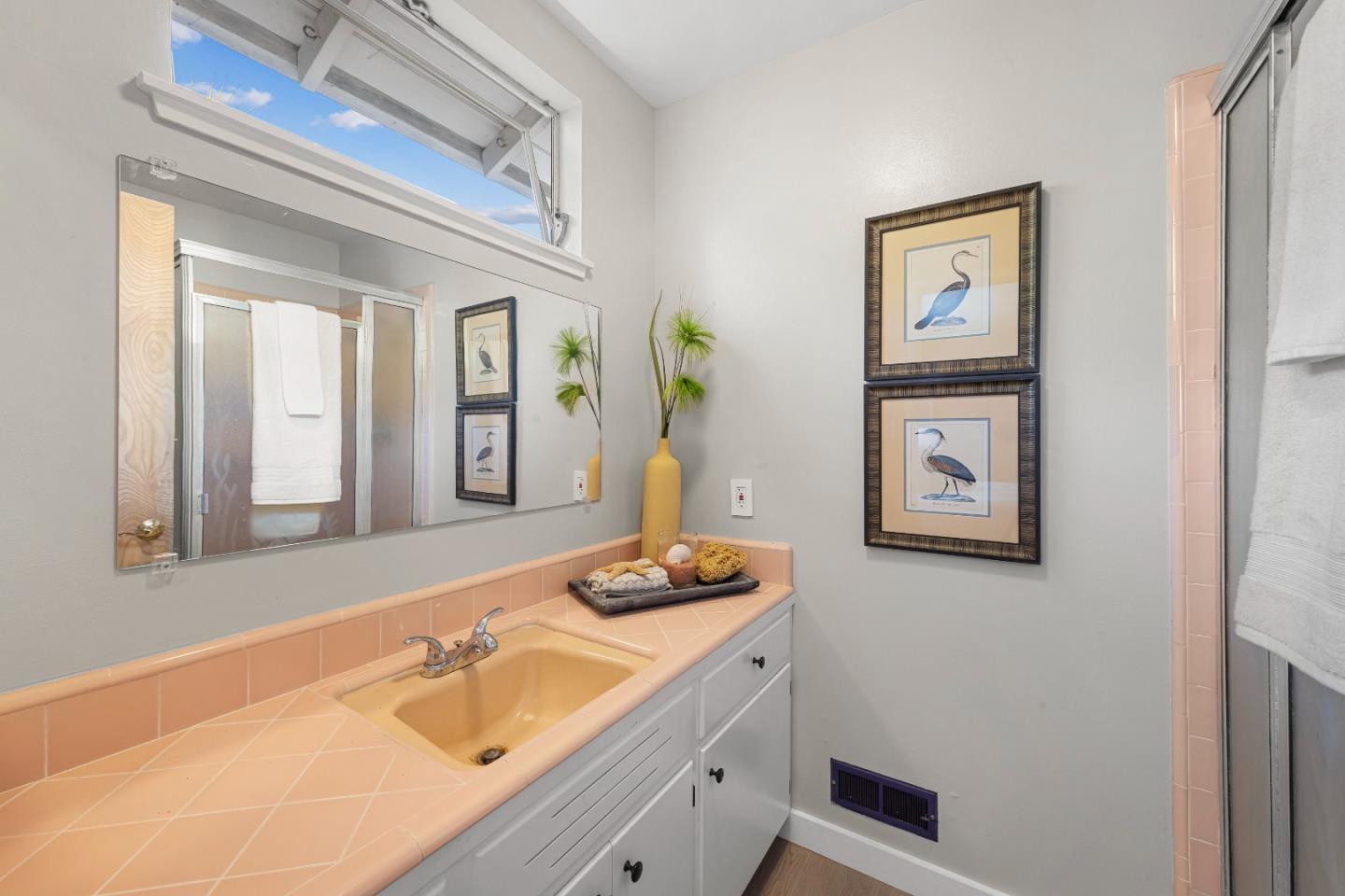 Detail Gallery Image 16 of 25 For 2184 Coronet Dr, San Jose,  CA 95124 - 4 Beds | 2/1 Baths