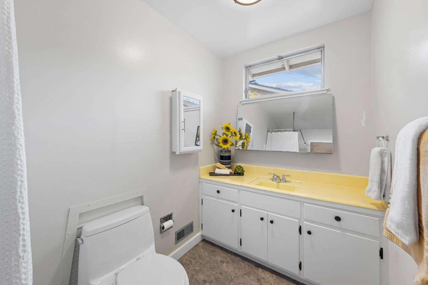 Detail Gallery Image 19 of 25 For 2184 Coronet Dr, San Jose,  CA 95124 - 4 Beds | 2/1 Baths