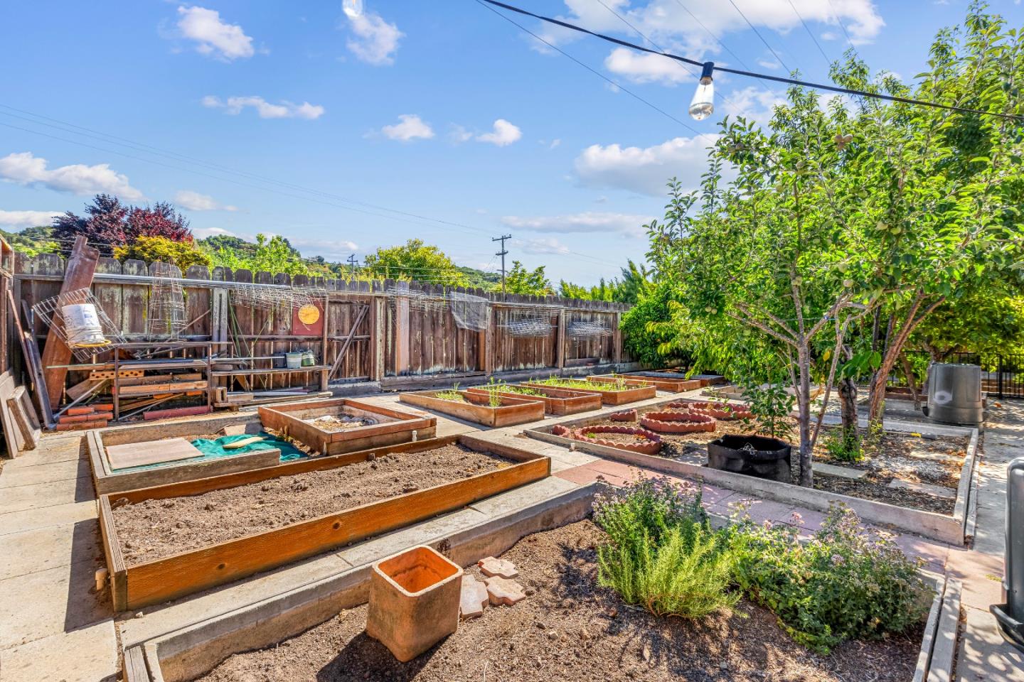 Detail Gallery Image 21 of 25 For 2184 Coronet Dr, San Jose,  CA 95124 - 4 Beds | 2/1 Baths
