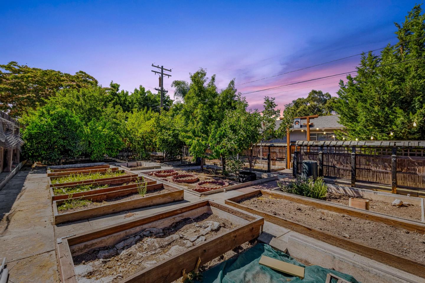Detail Gallery Image 24 of 25 For 2184 Coronet Dr, San Jose,  CA 95124 - 4 Beds | 2/1 Baths