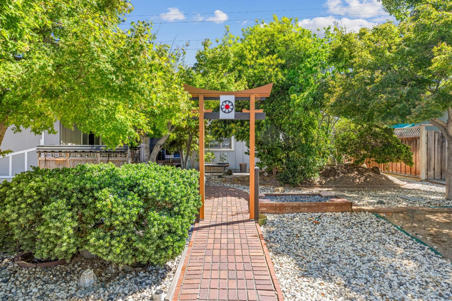 Detail Gallery Image 3 of 25 For 2184 Coronet Dr, San Jose,  CA 95124 - 4 Beds | 2/1 Baths