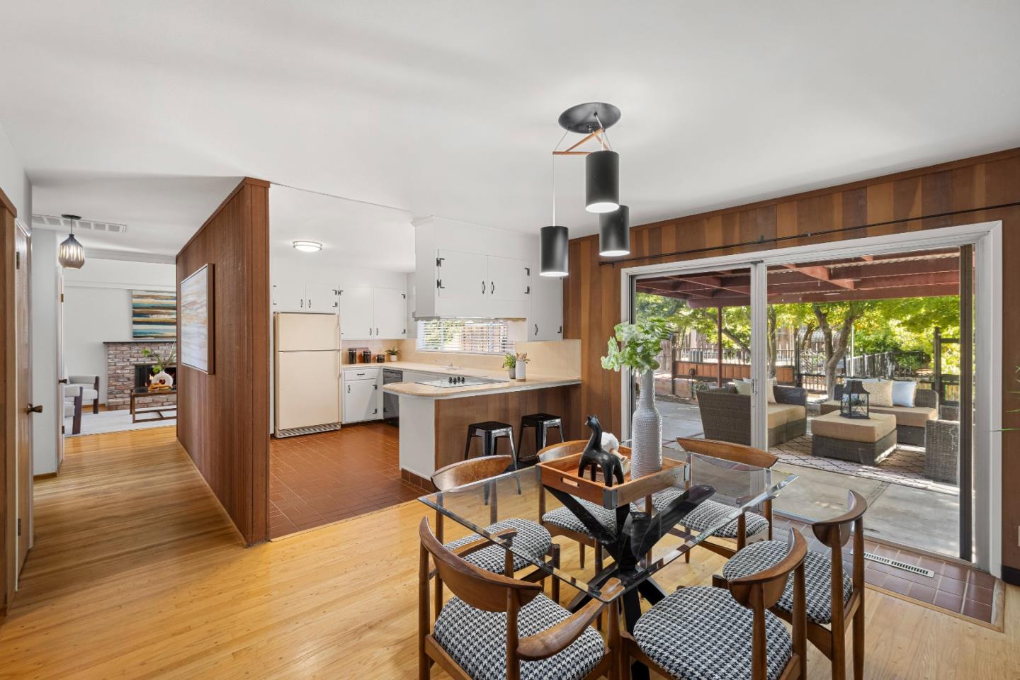 Detail Gallery Image 9 of 25 For 2184 Coronet Dr, San Jose,  CA 95124 - 4 Beds | 2/1 Baths