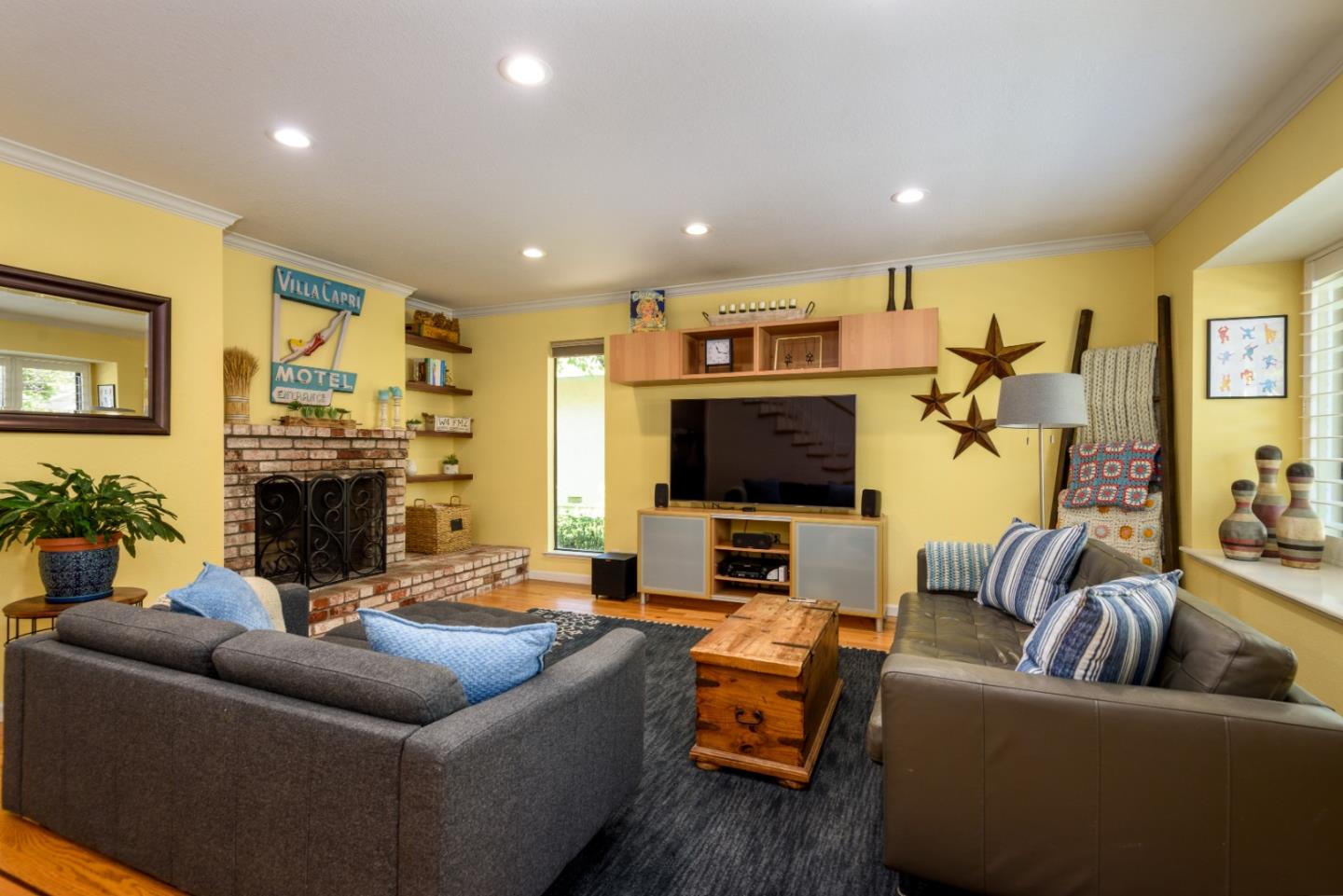 Detail Gallery Image 2 of 25 For 1216 Chantel Way, Redwood City,  CA 94061 - 3 Beds | 2/1 Baths