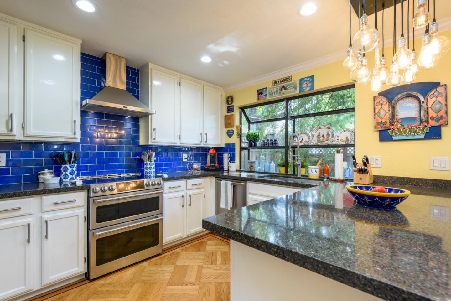 Detail Gallery Image 7 of 25 For 1216 Chantel Way, Redwood City,  CA 94061 - 3 Beds | 2/1 Baths