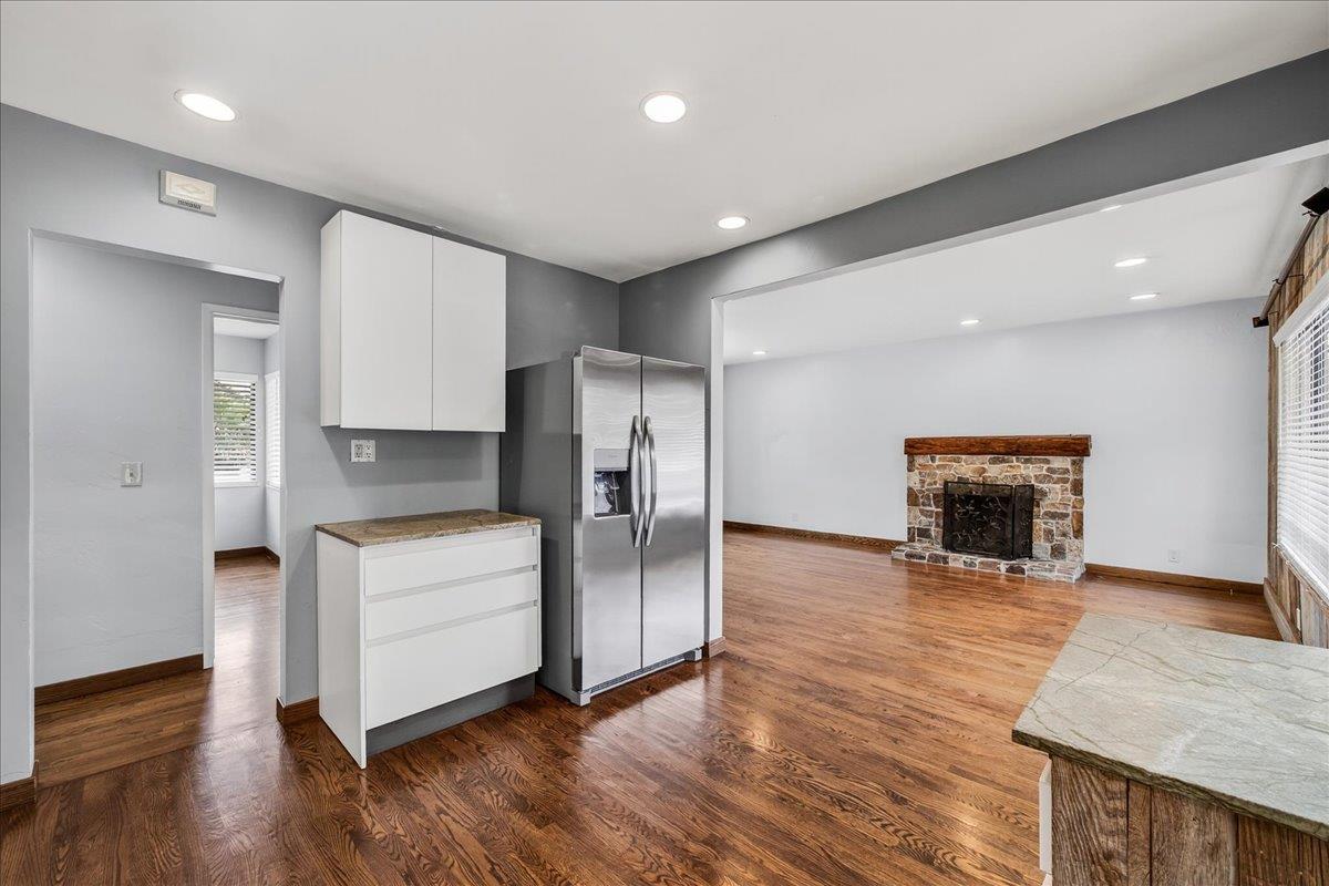 Detail Gallery Image 11 of 22 For 712 Sunset Dr, Pacific Grove,  CA 93950 - 3 Beds | 2 Baths