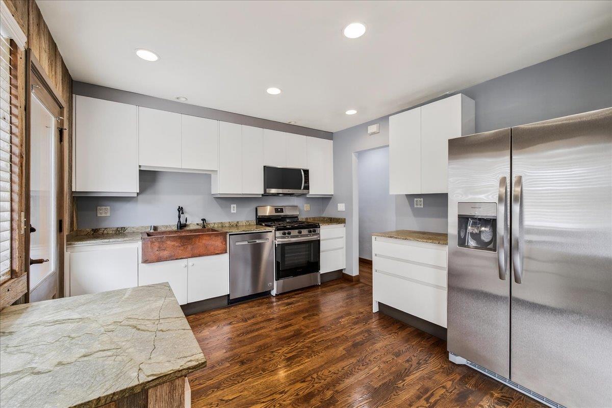 Detail Gallery Image 14 of 22 For 712 Sunset Dr, Pacific Grove,  CA 93950 - 3 Beds | 2 Baths