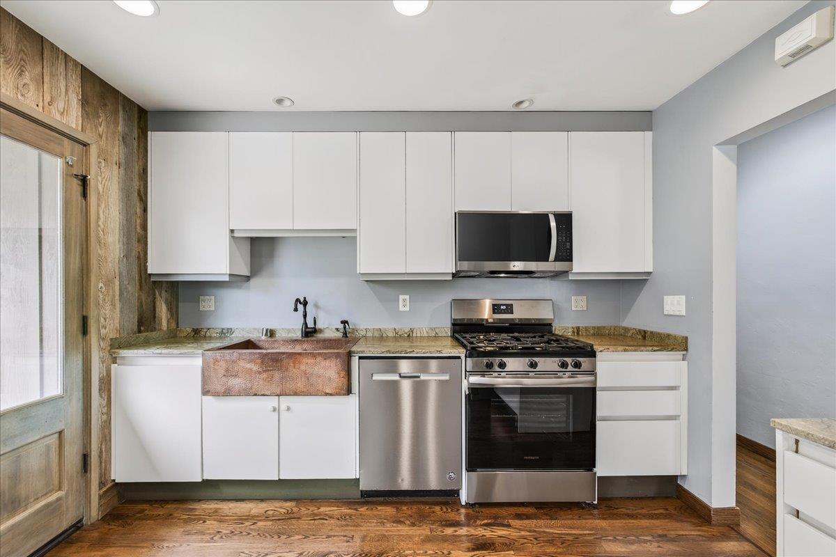 Detail Gallery Image 15 of 22 For 712 Sunset Dr, Pacific Grove,  CA 93950 - 3 Beds | 2 Baths